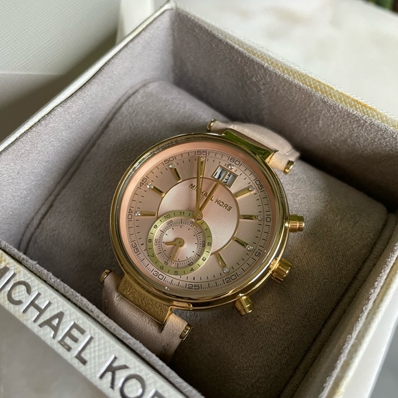 Rose Gold Michael Kors Watch - Picture 4 of 5